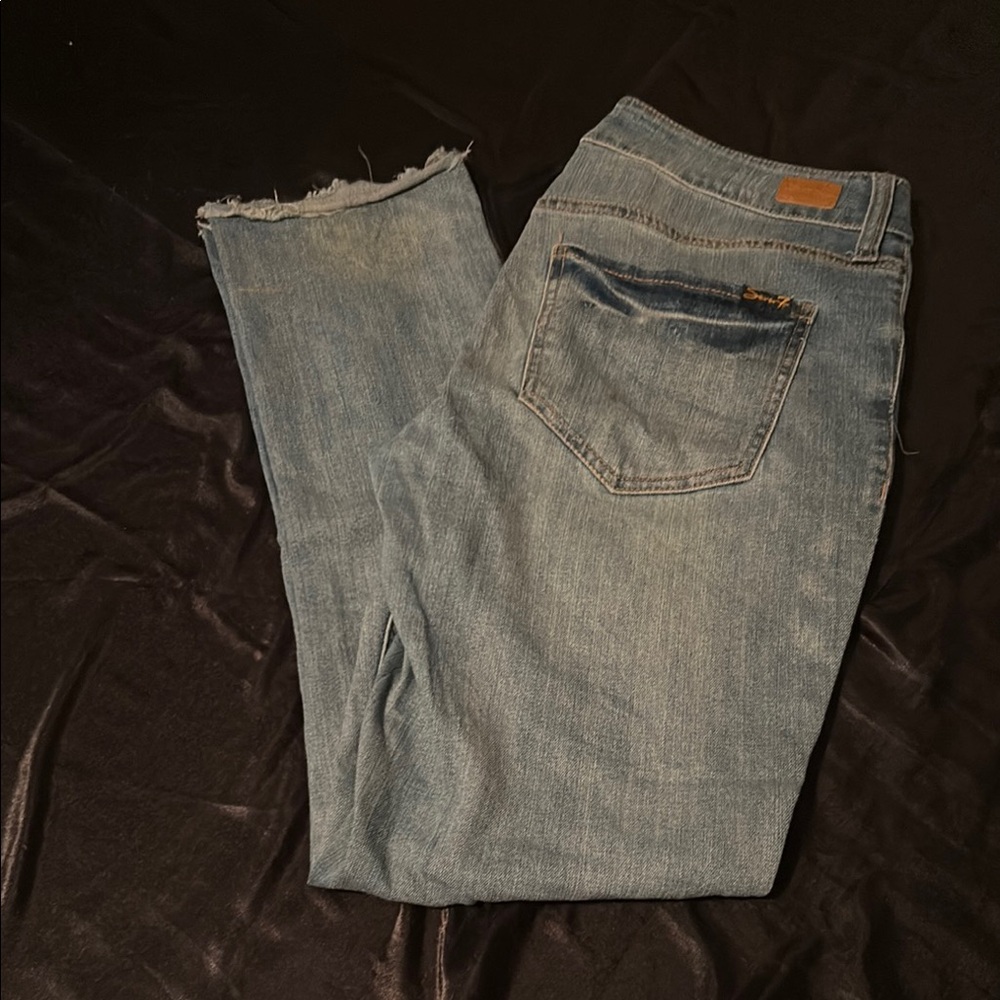 Blue Ankle Cropped Jeans with Distressed Hem